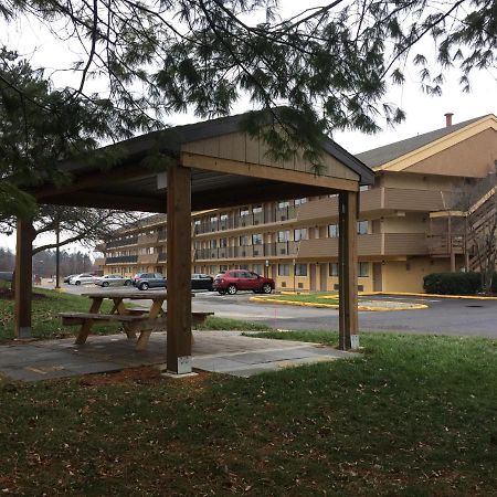 Americas Best Value Inn-Pittsburgh Airport Coraopolis Eksteriør bilde
