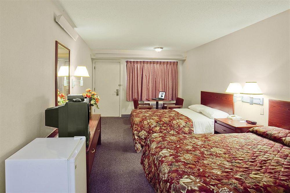 Americas Best Value Inn-Pittsburgh Airport Coraopolis Eksteriør bilde