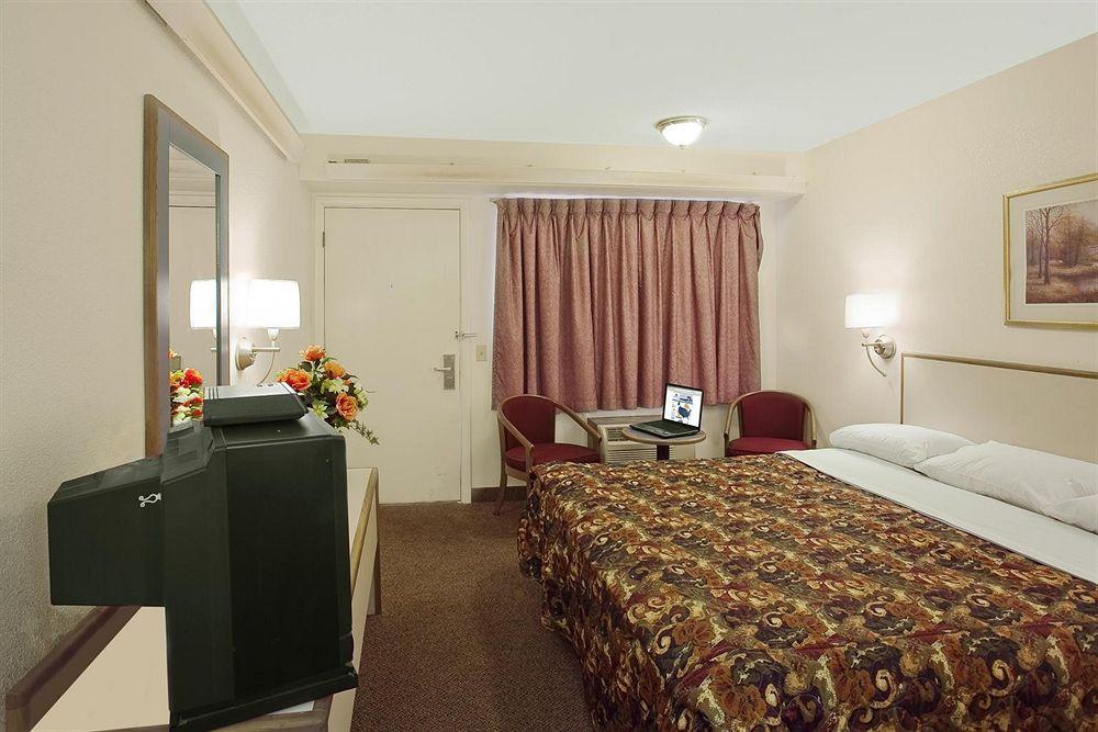 Americas Best Value Inn-Pittsburgh Airport Coraopolis Eksteriør bilde