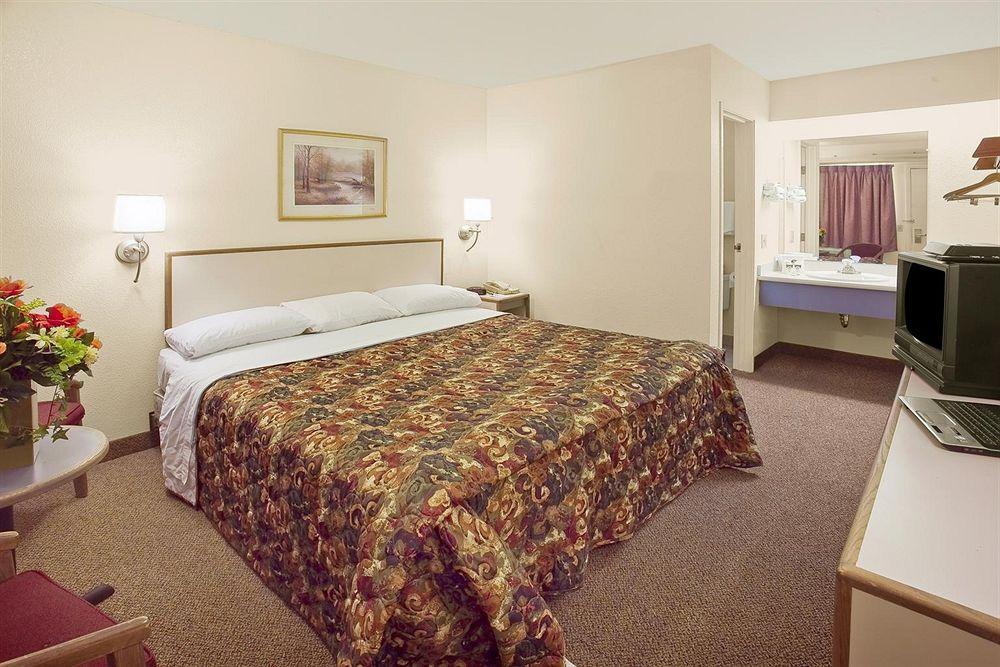 Americas Best Value Inn-Pittsburgh Airport Coraopolis Rom bilde