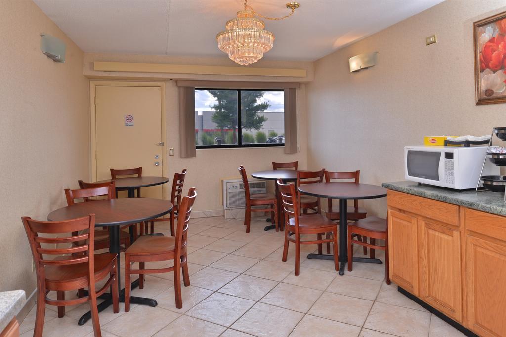 Americas Best Value Inn-Pittsburgh Airport Coraopolis Eksteriør bilde