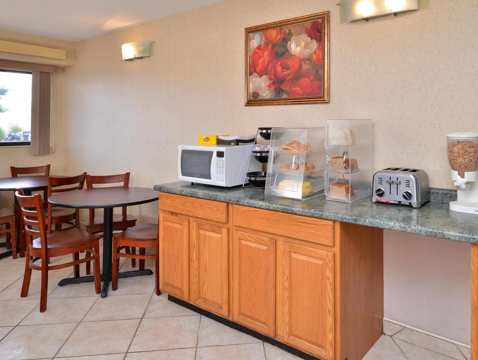 Americas Best Value Inn-Pittsburgh Airport Coraopolis Eksteriør bilde