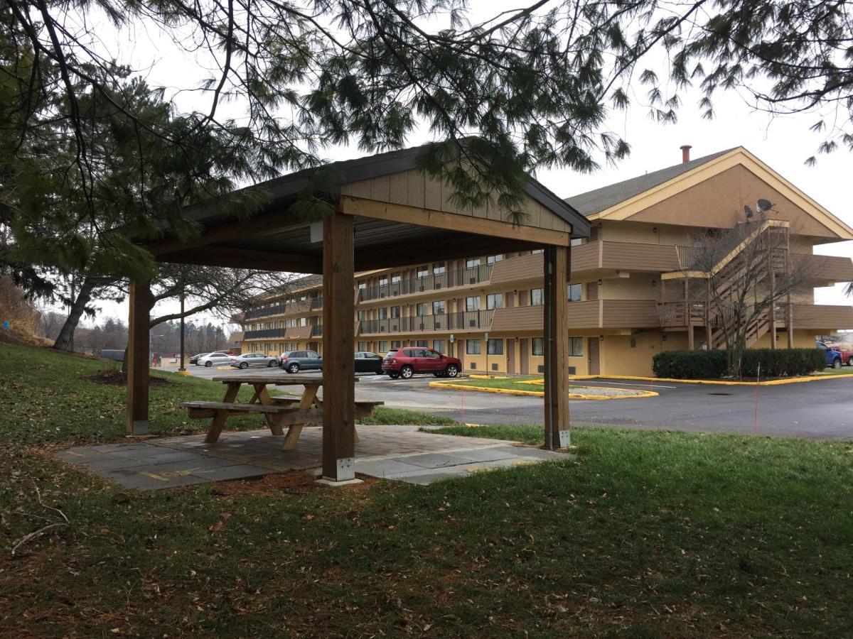 Americas Best Value Inn-Pittsburgh Airport Coraopolis Eksteriør bilde
